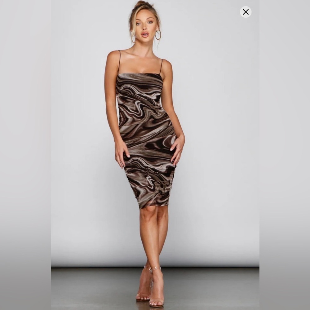 NWT Windsor Trendy Silhouette Marble Mesh
Midi Dress Size Small